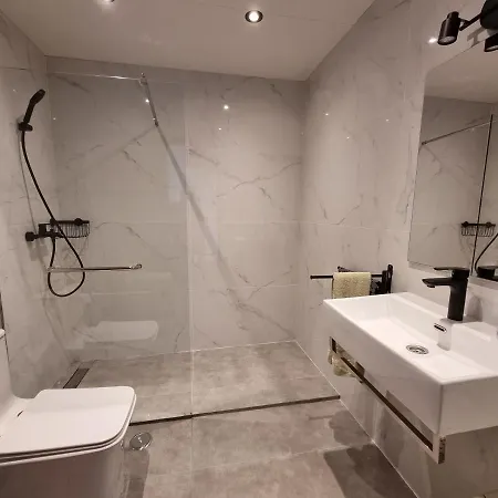 Апартаменты Sea View Penthouse 10 Min Walking Old Town And Pescadores Албуфейра